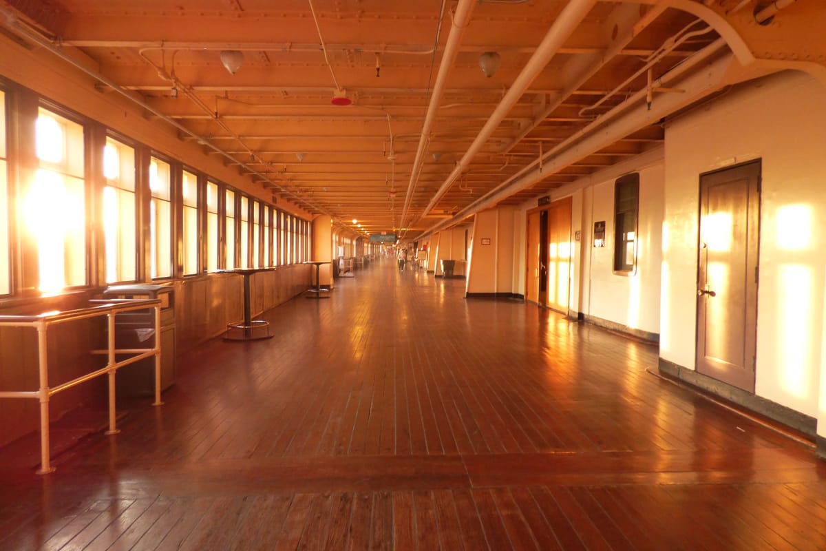 The RMS Queen Mary America's Most Haunted Ship - HUS