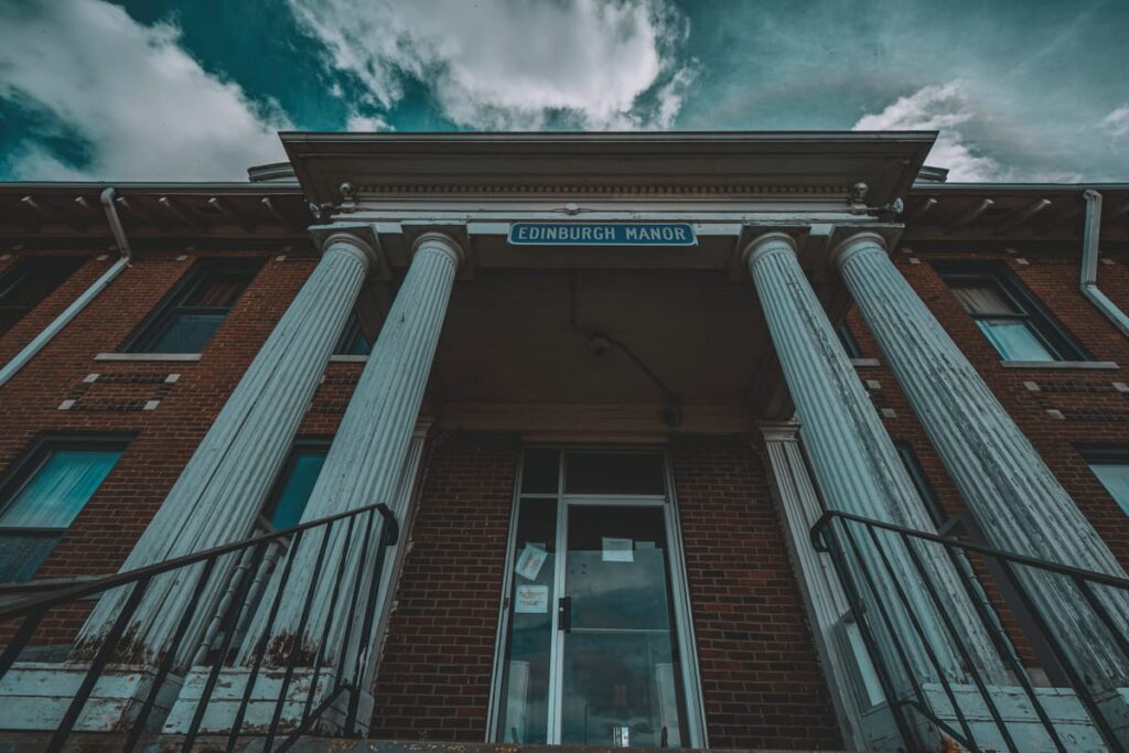 Edinburgh manor, the most haunted asylum in Iowa