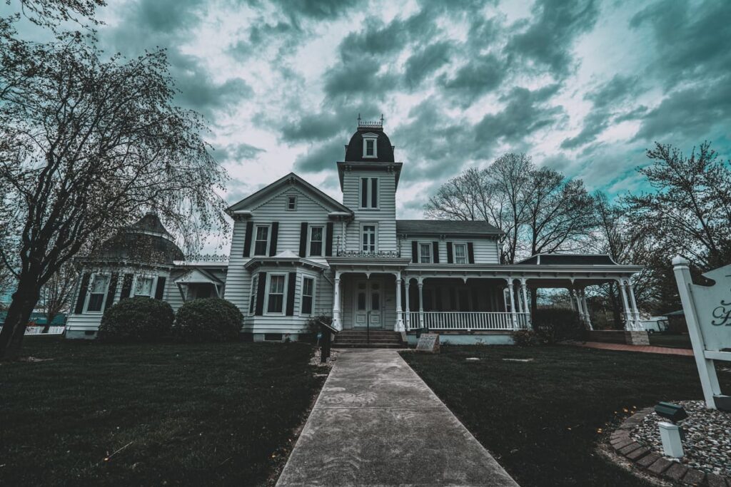 The haunted Cheney Mansion of Jerseyville, Illinois