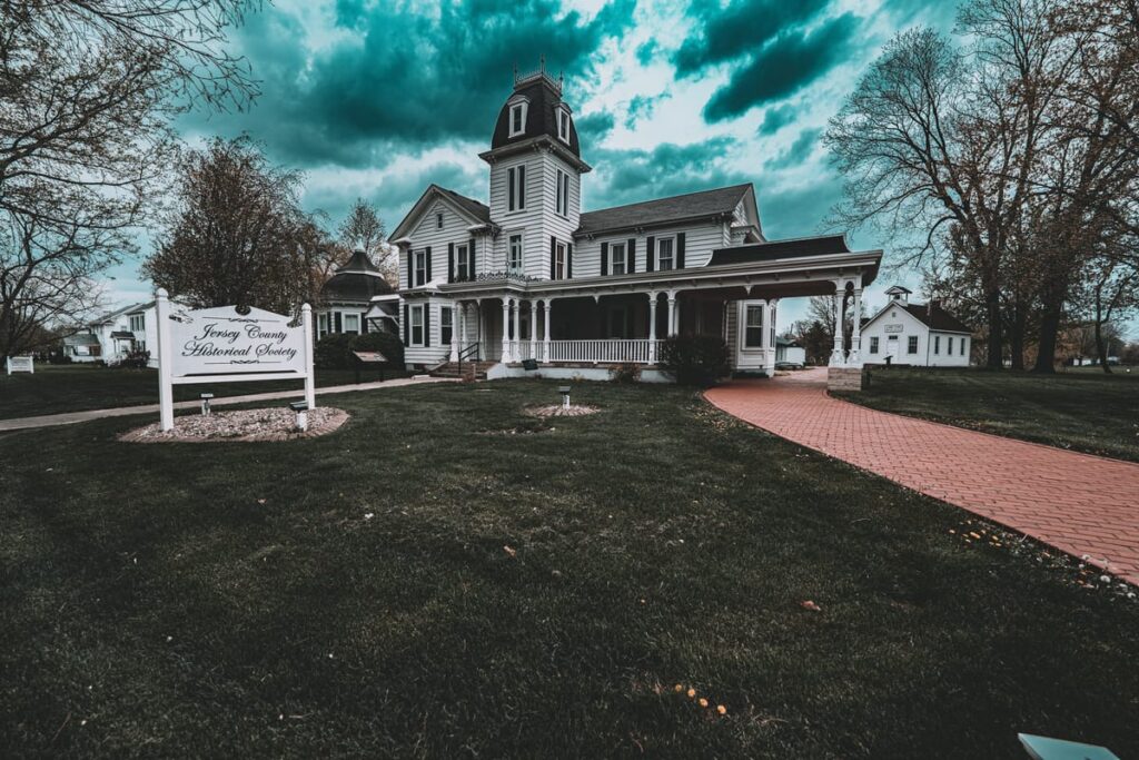 The Haunte Cheney Mansion in Jerseyville, Illinois