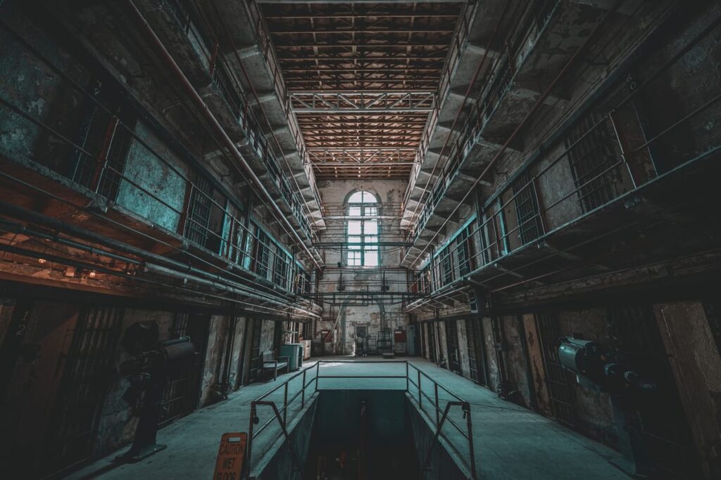 Missouri state penitentiary housed thousands of prisons in it's cellblocks without any temperature control
