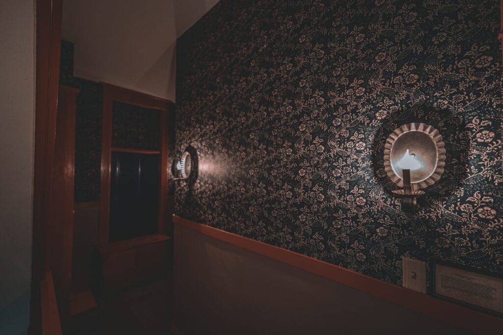 The dark halls of the National House Inn