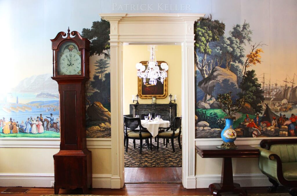 Would you be willing to spend the night in this haunted mississippi plantation?